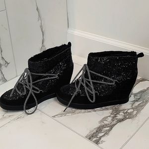 Juicy Couture sparkly boots size 8.5 brand new without box